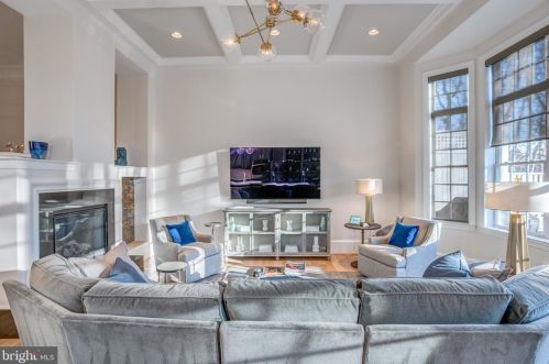 18285 Mullfield Village Ter, Leesburg VA  20176-7466 exterior