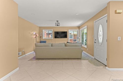 4964 Monroe St, Dearborn Heights MI  48125-2525 exterior