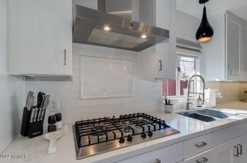 2608 10 St, Phoenix AZ 85085-7781 exterior