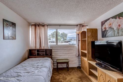 8532 Calle Bolivar, Tucson AZ  85715-5409 exterior