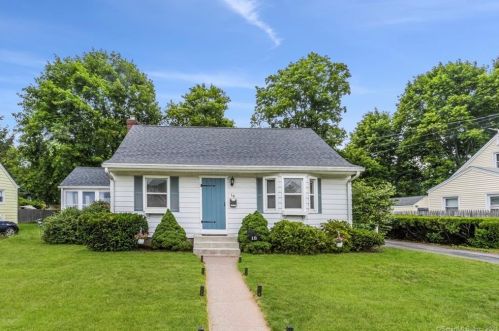 18 Deerfield Dr, Manchester, CT 06040-3819