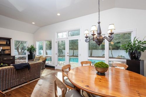 1552 Barrington Ct, Atlanta GA exterior