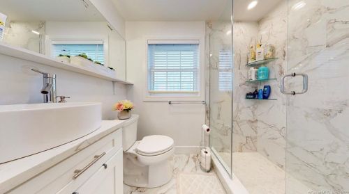 17 Maddox Ave, Milford CT 06460-6226 exterior