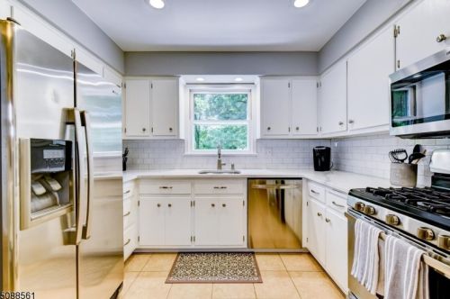 141 Hillside Ave, Bridgewater NJ  08807-1728 exterior