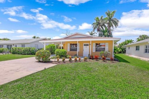 668 93rd Ave, Naples, FL 34108-2439