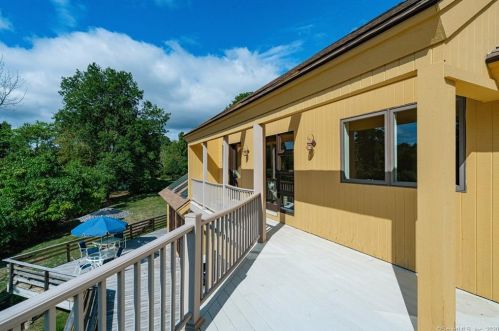 12 Rdg Rd, Farmington CT 06032-3020 exterior