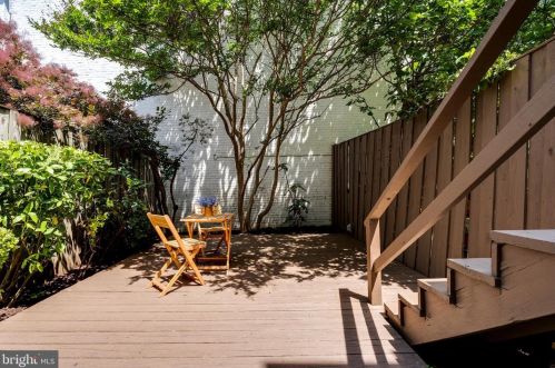 145 U St, Washington DC 20001-2338 exterior