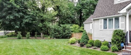 25 Park Ave, Cresskill, NJ 07626-1516