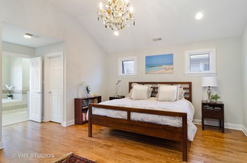 1908 Barry Ave, Chicago IL 60657-2022 exterior