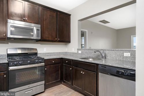 1431 Sierra Dr, Trenton, NJ 08619-2071