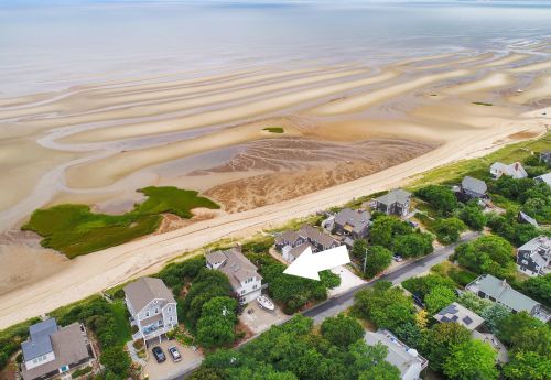 29 Bayberry Ln, Eastham MA 02642-2352 exterior