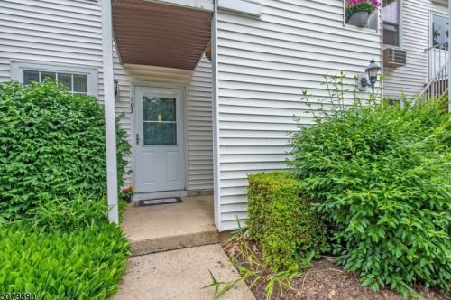 103 Woodcrest Dr, Morristown NJ 07960-4540 exterior