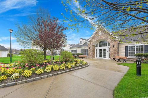 1232 Kirkland Ct, Central Islip, NY 11722-4480