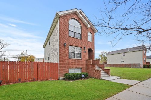 1538 Tripp Ave, Chicago IL 60652-2948 exterior