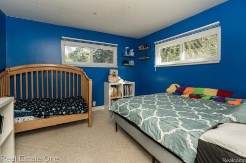 2475 Culbertson Ave, Rochester MI 48307-4610 exterior