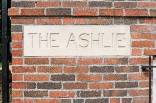 4864 Ashland Ave, Chicago IL 60609-4233 exterior