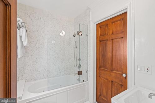 2446 Kalorama Rd, Washington DC 20008-1625 exterior