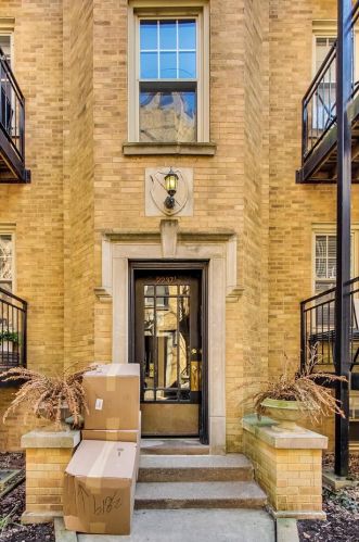 22375 Lincoln Ave, Chicago, IL 60614-1734