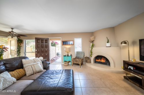 10402 10th St, Phoenix, AZ 85020-8522