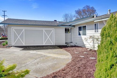 2323 Olympia Dr, Santa Rosa, CA 95405-8119