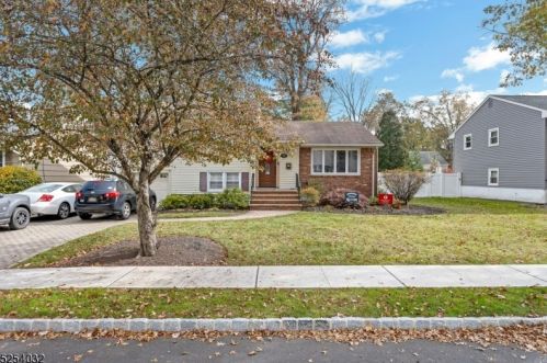 35 Crestmont Rd, Town Center, NJ 07052-1626