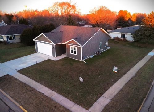 509 Bogda Dr, Horicon WI 53032-1592 exterior