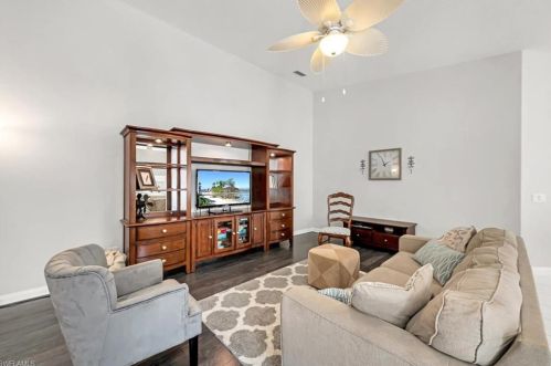 4058 Los Altos Ct, Naples FL 34109-1301 exterior