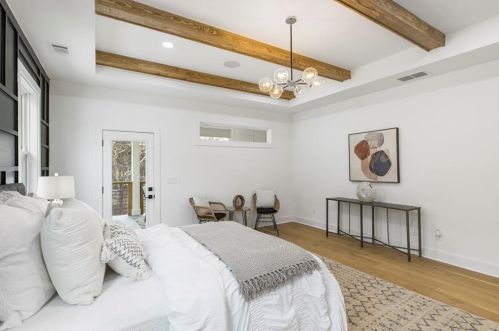 2020 Cambridge Ave, Atlanta GA 30337-1816 exterior