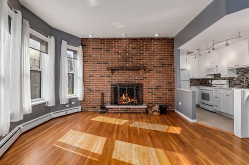 2904 Halsted St, Chicago, IL 60657-5165