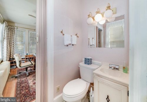 109 Forest Ave, Rockville MD 20850-1820 exterior