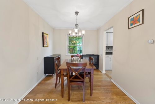 28 Sheppard Pl, Edison NJ 08817-3132 exterior