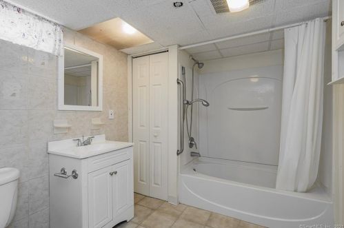 6 Chief St, Enfield CT 06082-5143 exterior