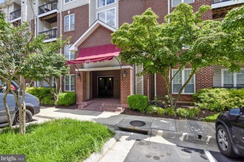 1550 Spring Gate Dr, Mc Lean, VA 22102-3423