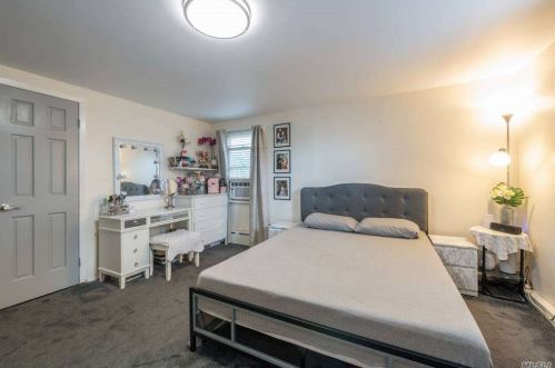 184 Dean St, Valley Stream NY 11580-4911 exterior