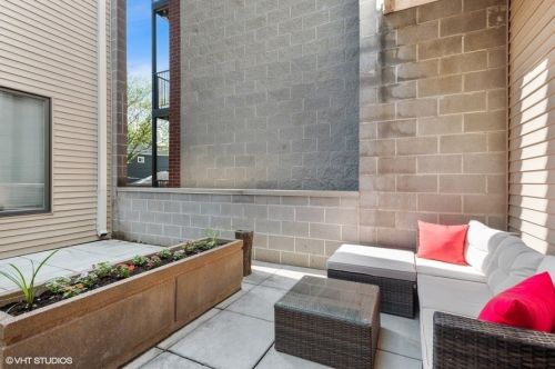 4118 Lincoln Ave, Chicago IL 60618-3096 exterior