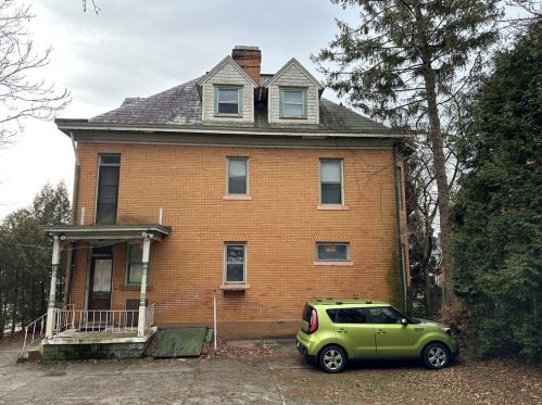 160 Highland Ave, Pittsburgh PA 15229-2715 exterior