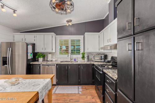 8936 Lakeview Dr, Chandler AZ 85248-6917 exterior