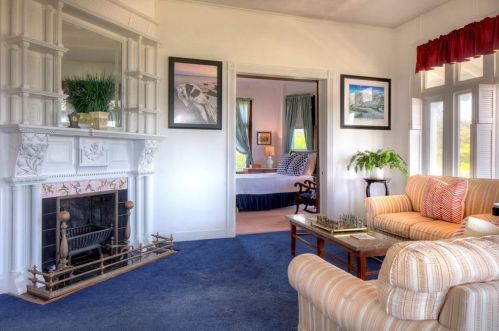 333 Tuckerman Ave, Middletown RI 02842-6049 exterior