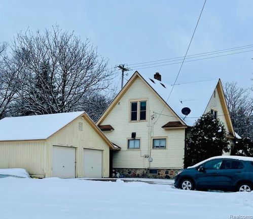 514 Shiawassee Ave, Fenton MI  48430-2099 exterior