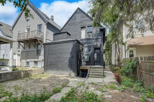 2443 Oakland Ave, Milwaukee WI  53211-4335 exterior