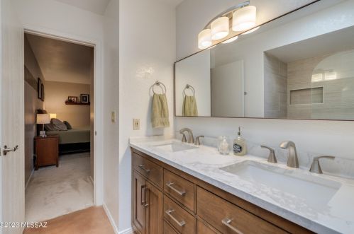 7590 Ln Cienega Dr, Tucson AZ 85712-1423 exterior