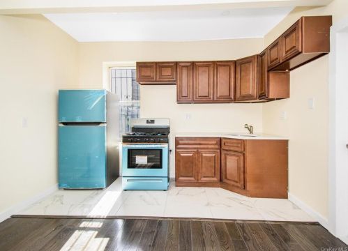 364 198th St, Bronx, NY 10458-3104