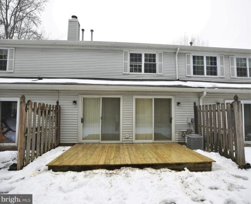 42 Magnolia Ct, Trenton NJ 08648-4828 exterior