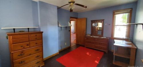 9 Spg St, Milford CT 06460-5052 exterior