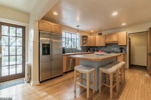 30 Undercliff Ter, Town Center NJ 07052-3929 exterior