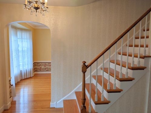 6277 Leona Ave, Chicago, IL 60646-4811