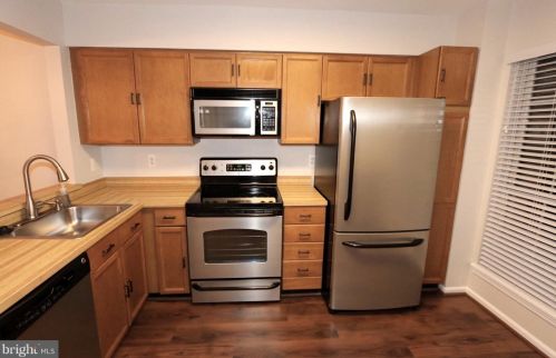 5700 Medallion Ct, Alexandria VA  22303-1050 exterior