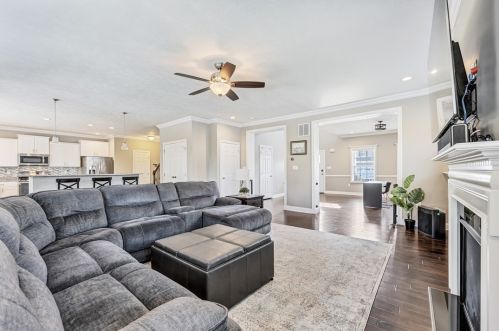 609 Aberdeen Ct, Moon Twp PA  15108 exterior