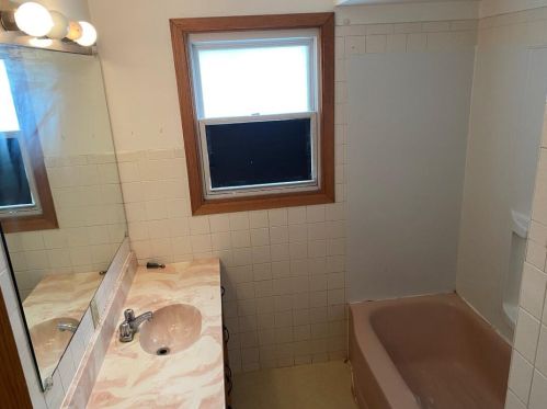 1006 Glendale Ave, Milwaukee WI 53211-1104 exterior