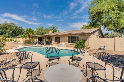 7590 Ln Cienega Dr, Tucson AZ 85712-1423 exterior